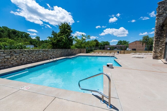 Building Photo - 2 Bedroom Condo Available