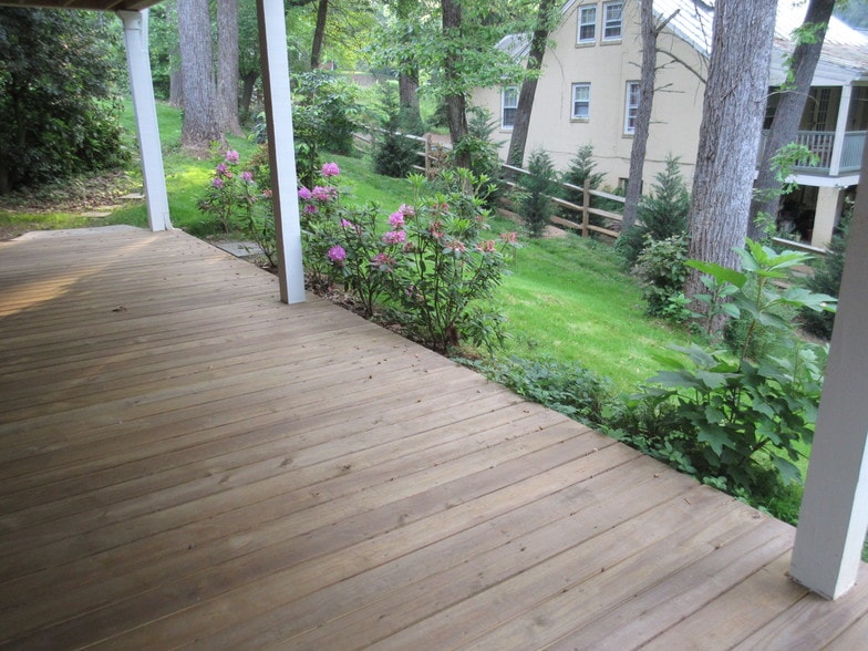 Wrap around wooden porch - 104 Buckingham Rd