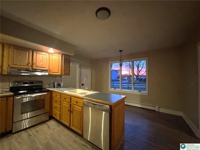 Building Photo - 505 Penn St