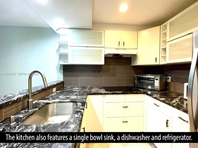 Building Photo - 892 SW 9th St Cir