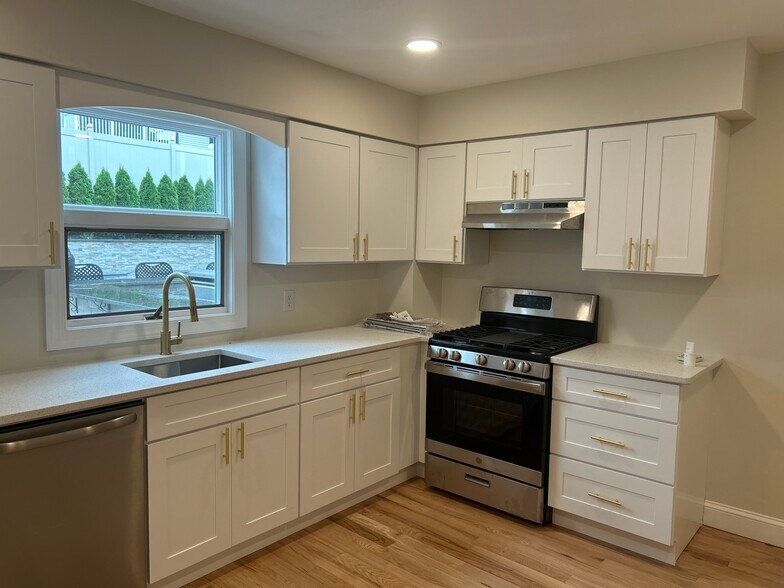 Kitchen - 32 Almond St