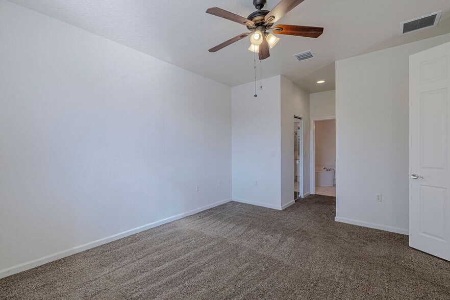 Building Photo - 805 Middleton Dr SW