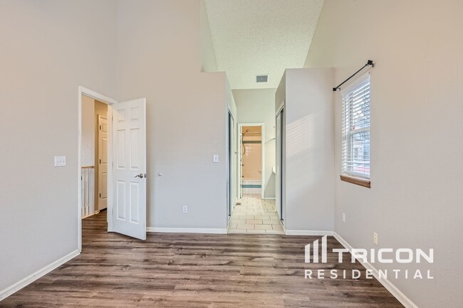 Building Photo - 995 Cobblestone Dr