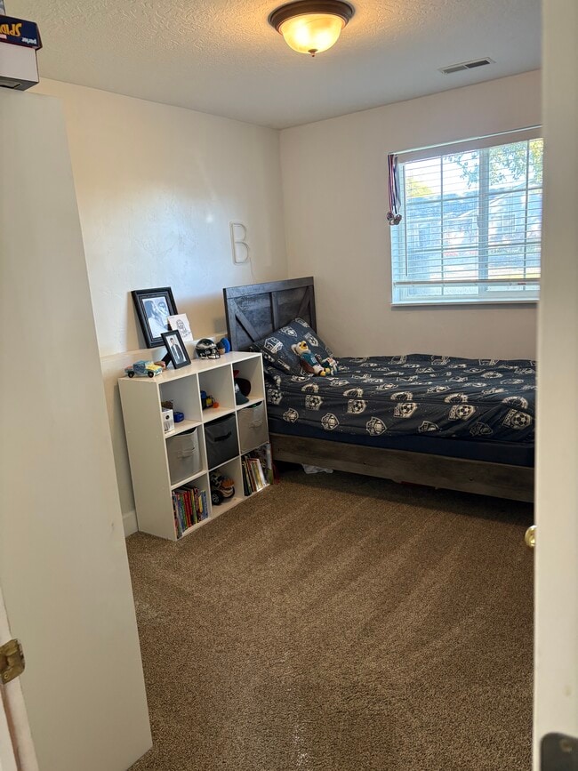 Building Photo - 462 W 660 S