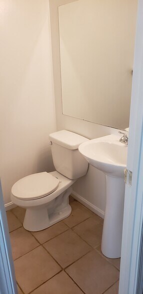 Building Photo - 9164 Broken Oak Pl