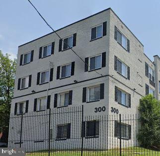 Building Photo - 300 37th St SE