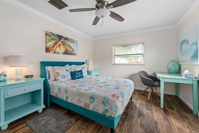 Building Photo - 1341 Bayview Dr