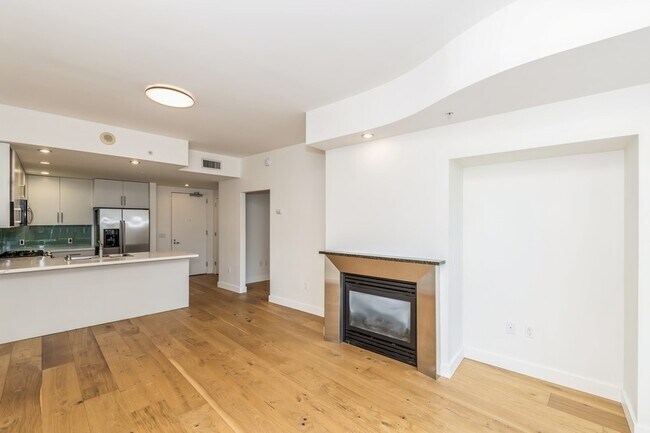 Building Photo - 900 Lenora St