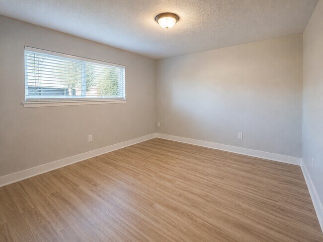 Building Photo - 8004 Beechnut St