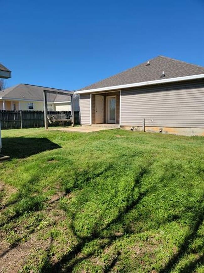 Building Photo - Modern Oasis with All the Amenities – Your...