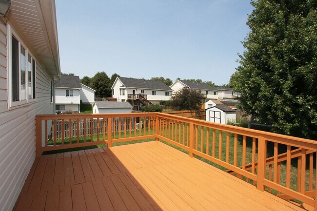 Building Photo - Timber Ridge Split Foyer