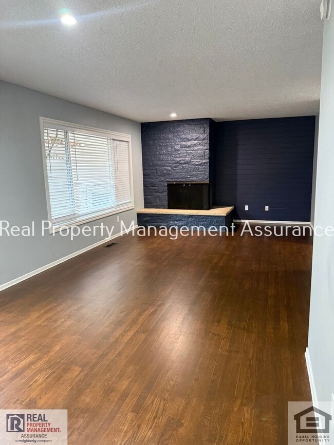 Building Photo - 324 SW Frenwood Way