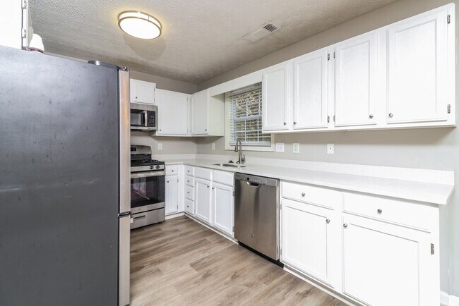 Building Photo - 252 Hillcrest Ridge