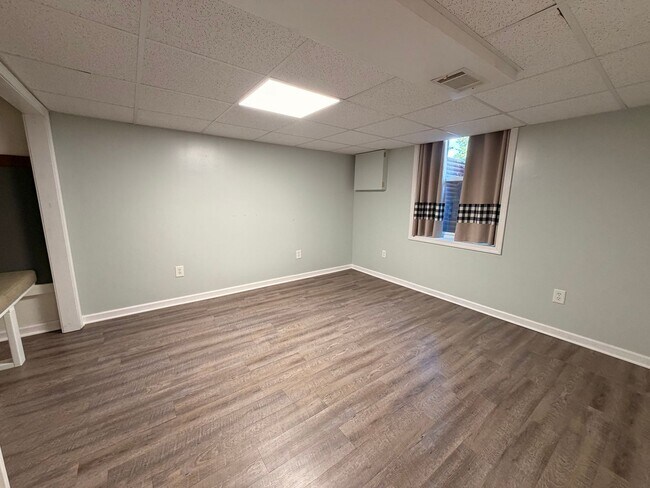 Building Photo - 3033 New Holland St