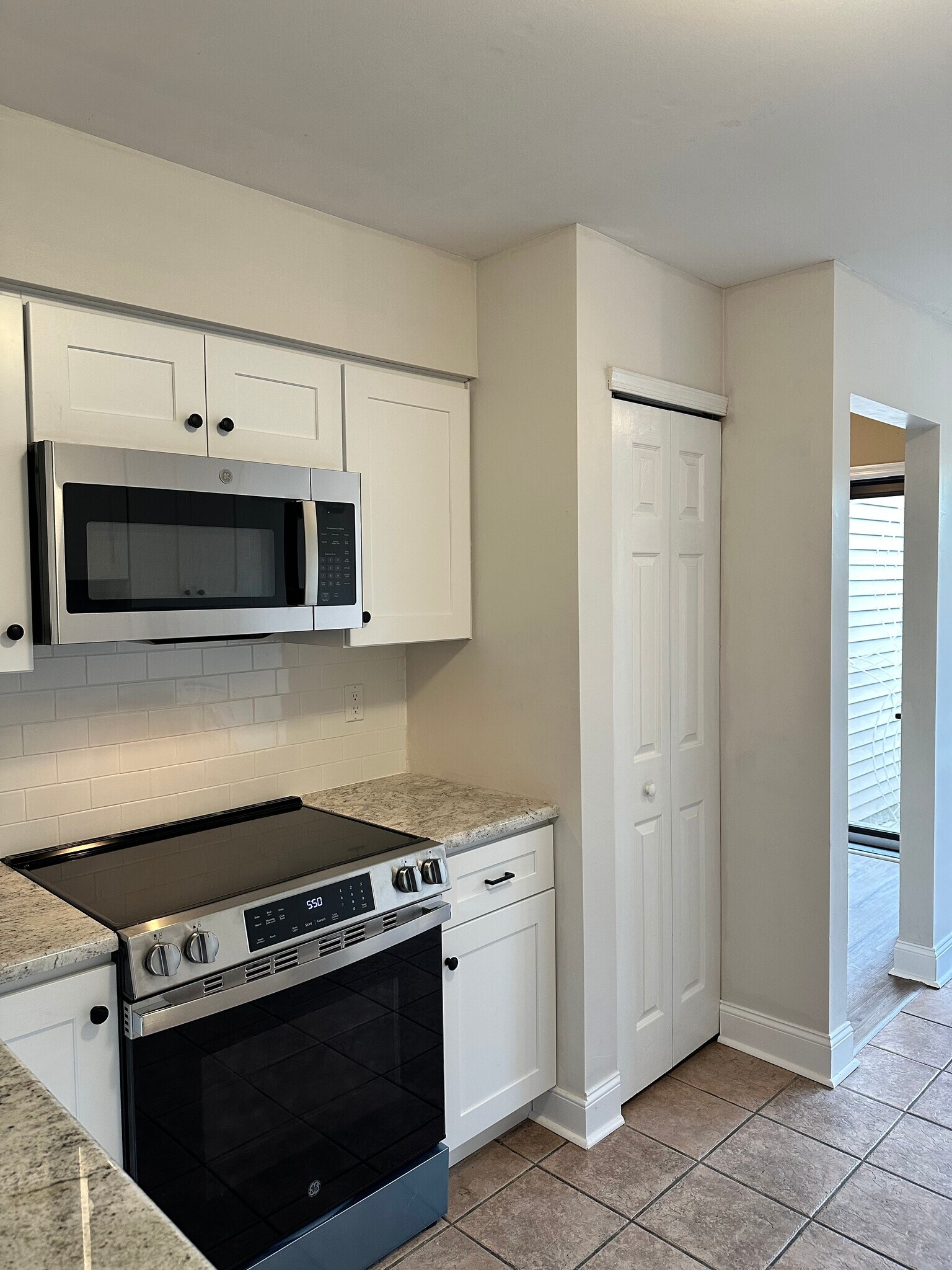 Building Photo - 32 E Oleander Dr