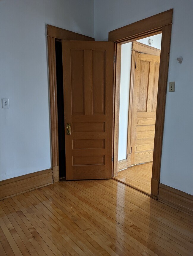 Building Photo - 3448 W Drummond Pl