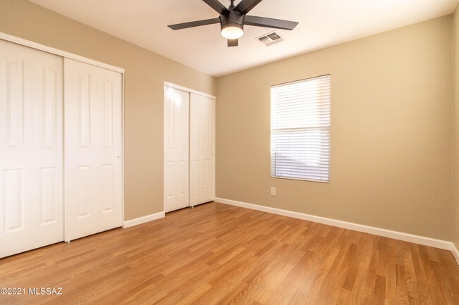 Building Photo - 7043 S Gull Ln