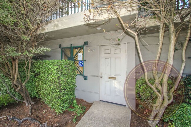 Building Photo - Twin Peaks - 2 BR, Office, 2.5 BA Townhome...