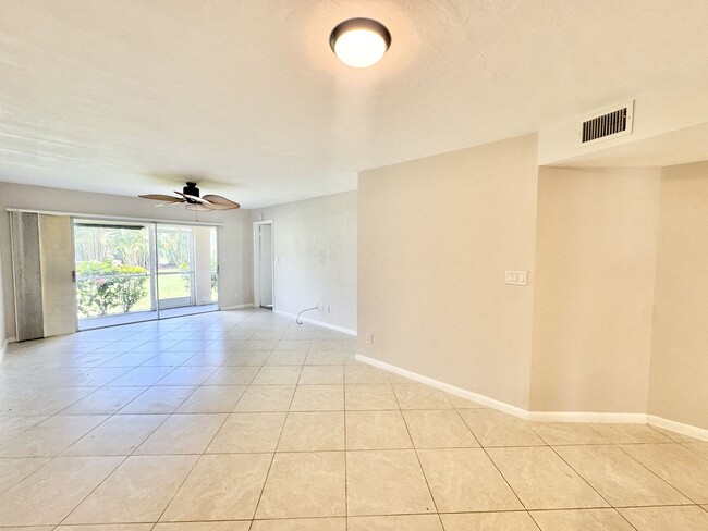 Building Photo - ** BRADSTROM VILLAGE ** 3 BED / 2 BATH CON...