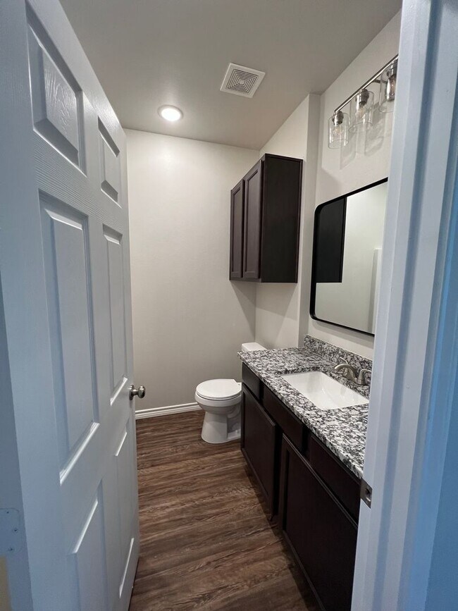 Building Photo - 127/129 Village North Circle