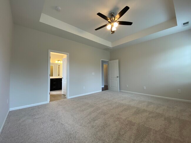 Building Photo - 454 Livingston Dr