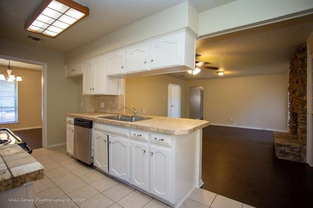 Building Photo - 626 Little Creek Dr