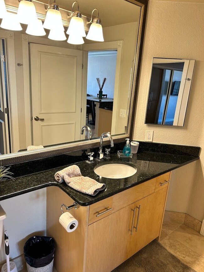 Building Photo - Gorgeous fully furnished strip view condo ...