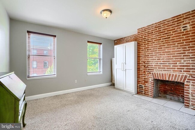 Building Photo - 229 S Washington St