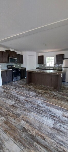 Building Photo - 46 Joymar Dr