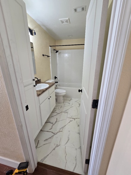 Building Photo - 2015 E Canal St