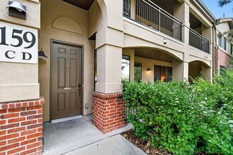 Building Photo - Charming & Updated Unit in Prime Denver Location