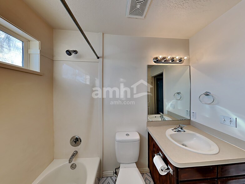 Building Photo - 52 S 1660 W