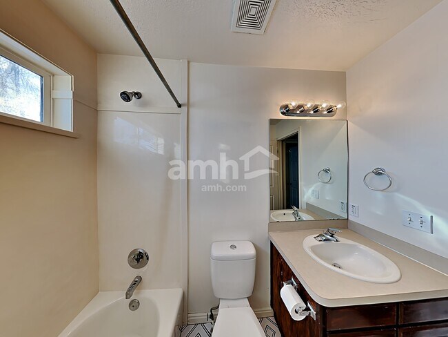 Building Photo - 52 S 1660 W