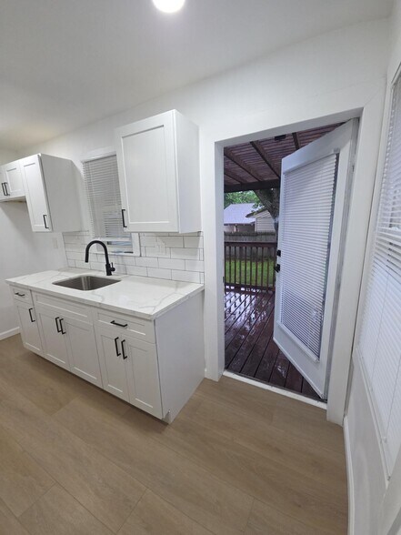 Building Photo - 509 N Rosedale Ave
