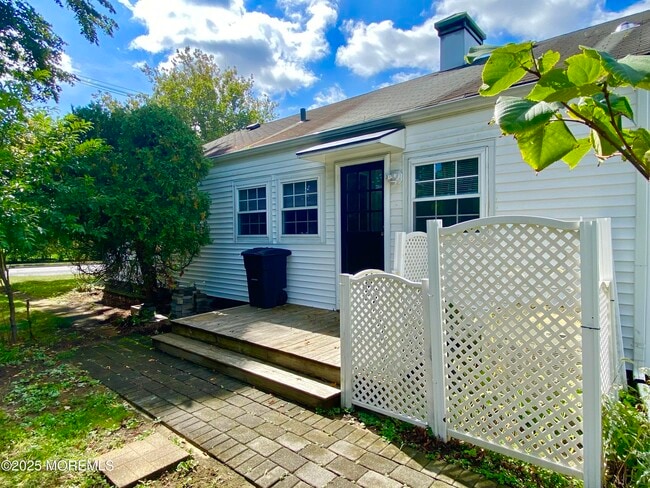 Building Photo - 565 Prospect Ave
