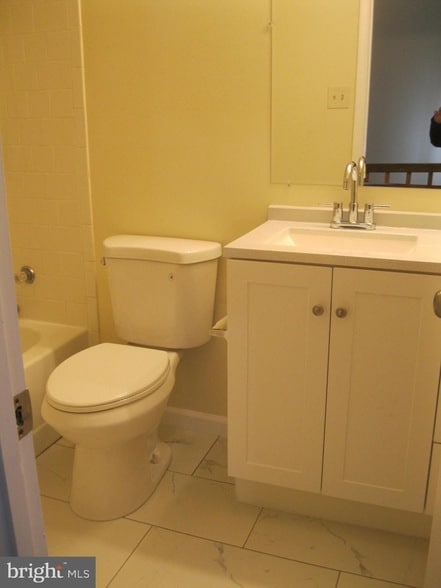 Building Photo - 8171 Fenwick Ct