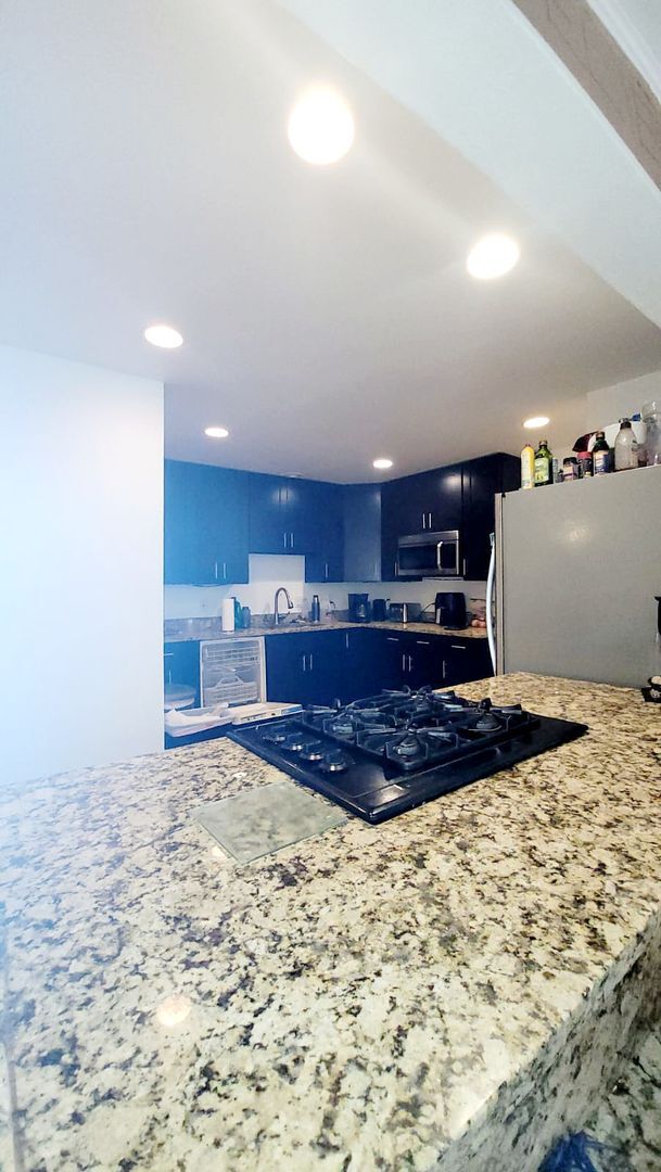 Building Photo - AUGUST PRE-LEASE Updated kitchen, Granite,...