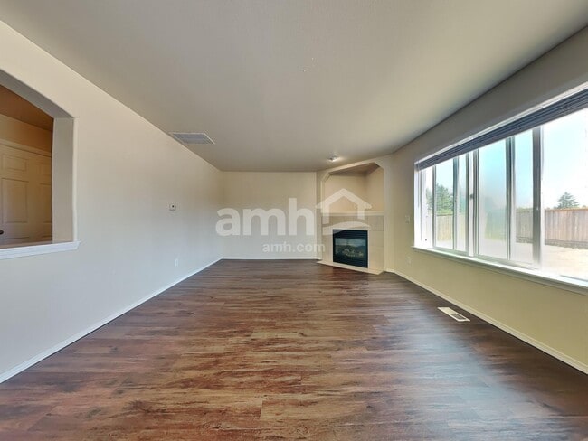 Building Photo - 16646 Rainier View Dr SE