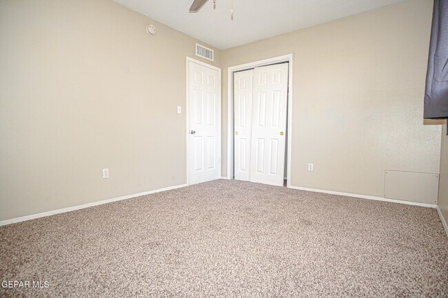 Building Photo - 5125 Round Rock Dr