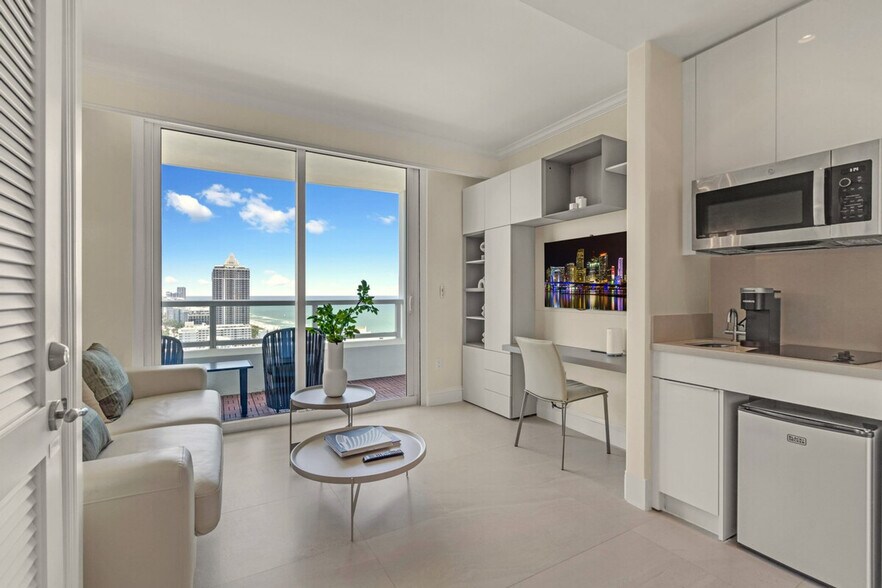 Building Photo - 4385 Collins Ave