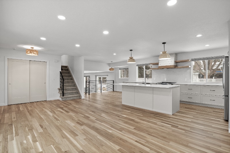 Building Photo - 2967 Lakeshore Dr