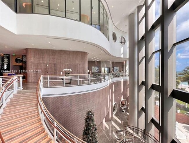 Building Photo - 15701 Collins Ave