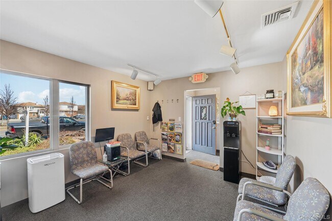 Building Photo - 714 E Park Ave