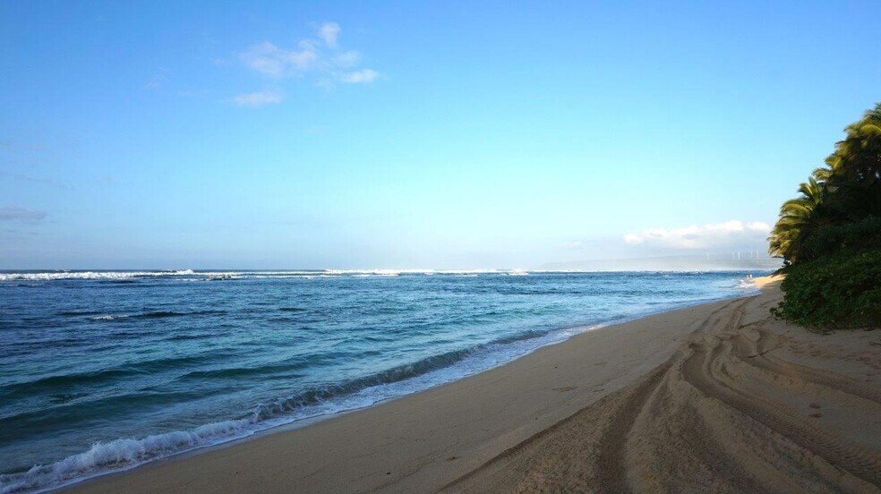 Miles of white sand beach and reef protected swimming - 68 -287 Crozier Loop