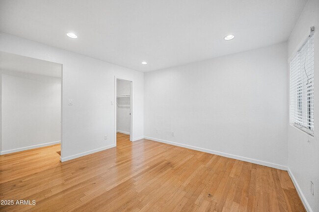 Building Photo - 4410 N Longview Ave