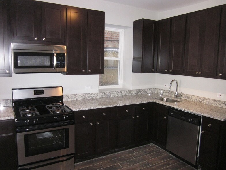 Building Photo - 2642 W HADDON AVE