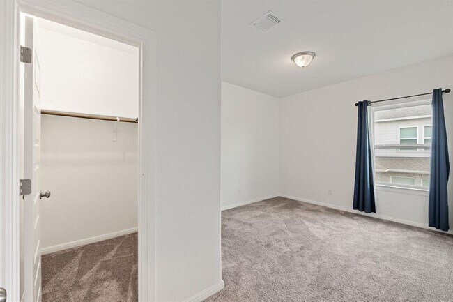 Building Photo - 6520 Verona Pl