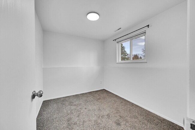 Building Photo - $2,240.95 - 3 Bed, 2 Bath Home in Loveland with Central AC and Fenced in Yard!