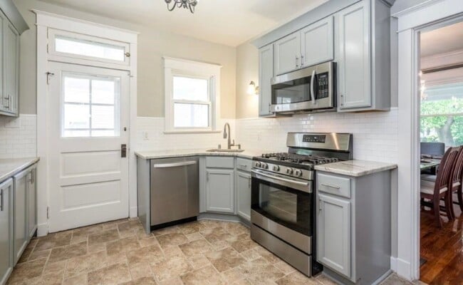 Building Photo - Gorgeous Renovated Highlands Bungalow – Av...