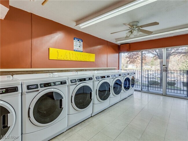 Building Photo - 2331 E Market St